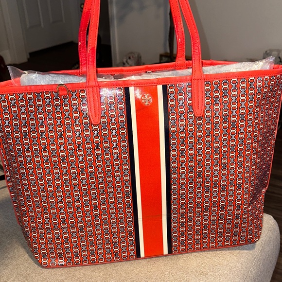 Tory Burch Handbags - Tory Burch Red and Black Patterned Tote